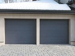 Cекционные ворота 3700х2200 мм антрацитовые DoorHan RSD02